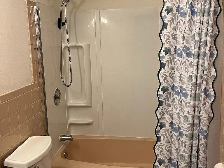Full bathroom on bedroom level