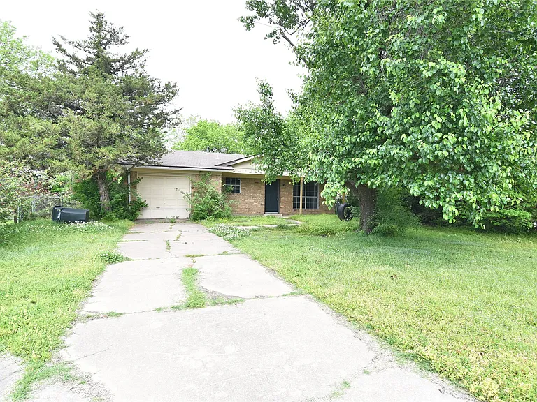 317 W Linda St — Photo 23