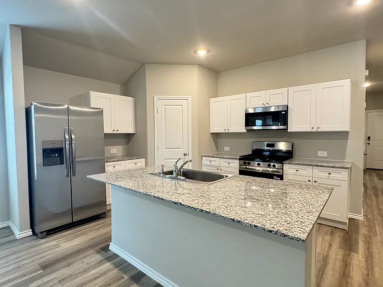 304 Deaf Smith St — Photo 4