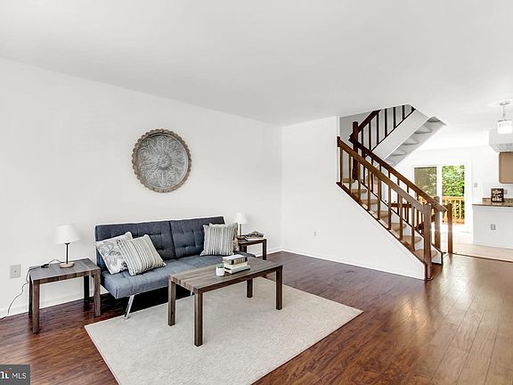 3rd image of 723 Claridge Ct Unit T3