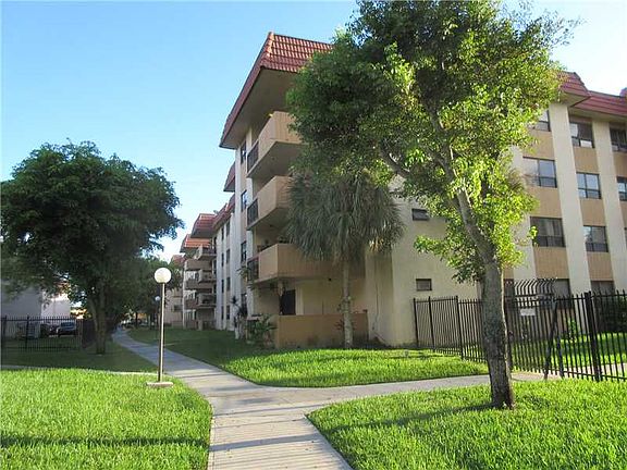 4th image of 1121 SW 122nd Ave #3012