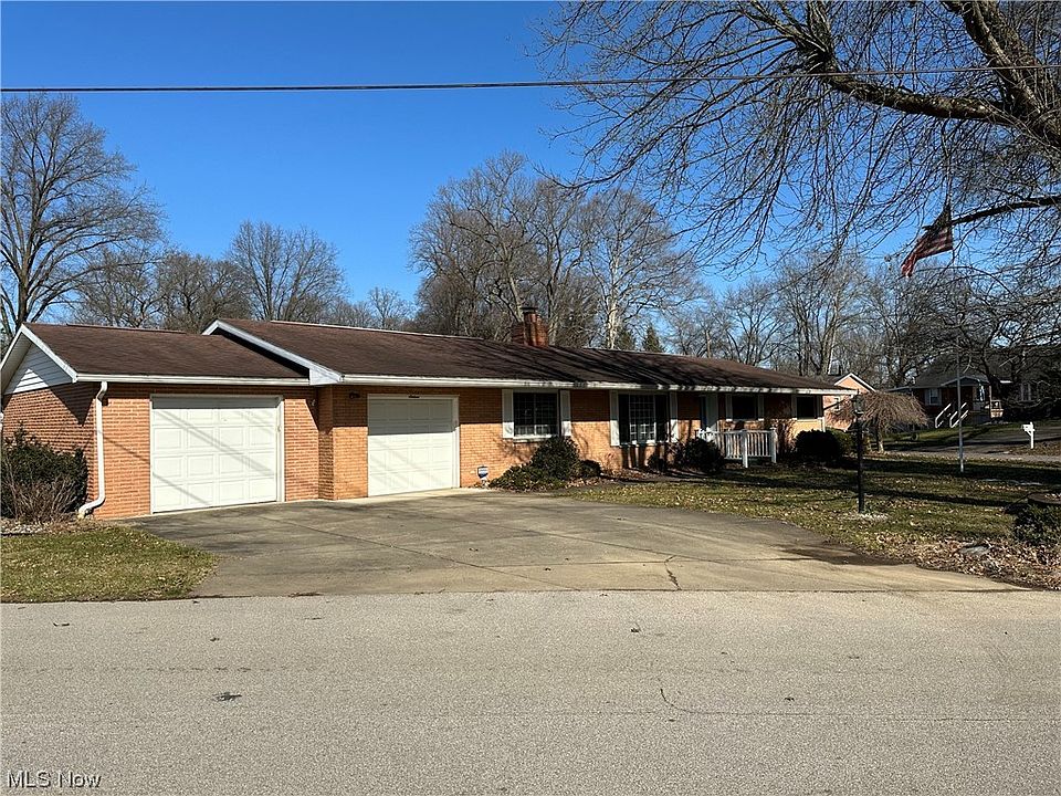 1st image of 16 Willowbrook Dr