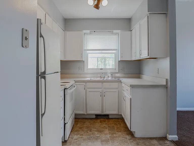 Tippecanoe Drive Apartments — Photo 20