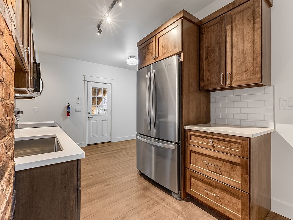 Kitchen - Custom Amish built soft-close cabinetry, quartz countertops, and full size stainless steel appliances