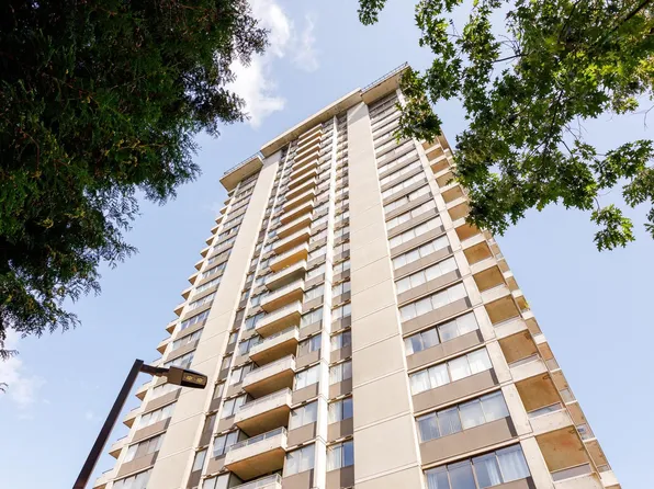 3970 Carrigan Ct #1504, Burnaby, BC V3N 4S5