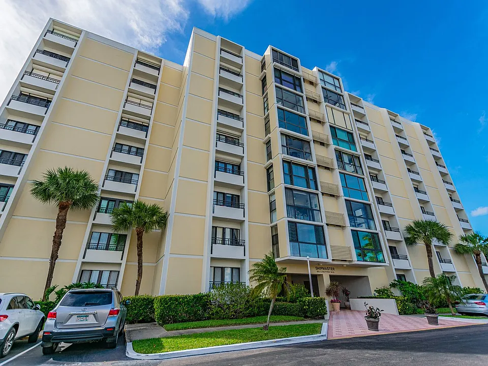 800 S Gulfview Blvd #203