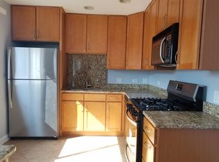 5001 Madison St APT 2F, Skokie, IL 60077
