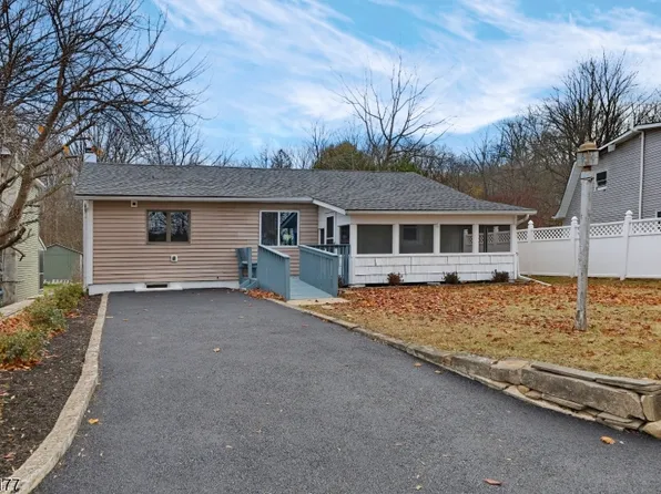 42 Smith St, Hope Twp., NJ 07825
