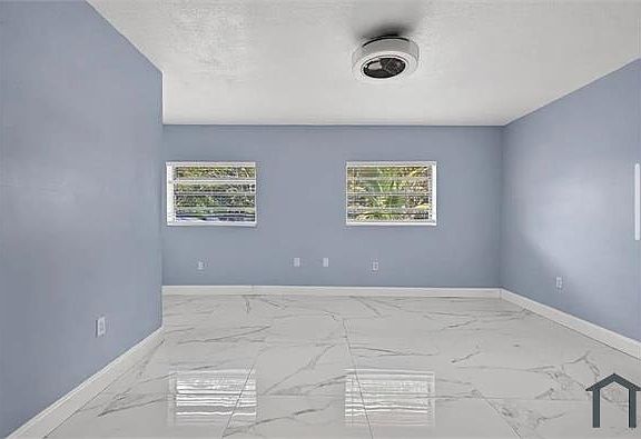 5th image of 15775 N Miami Ave #1
