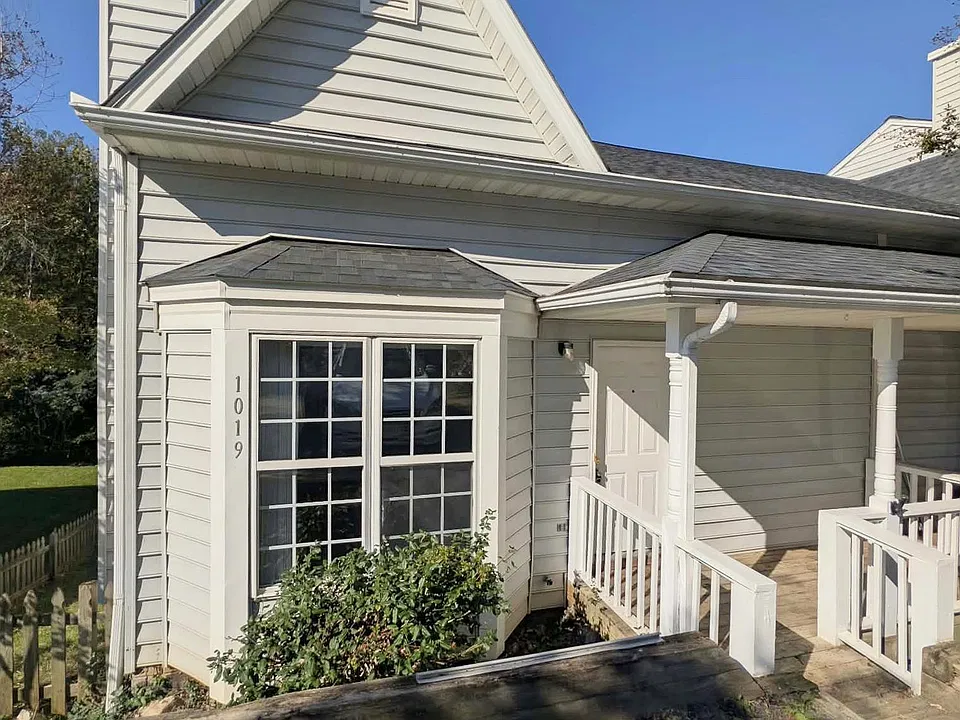 1019 Towne Ln
