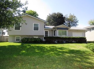 1653 Wakonda Dr, Waterloo, IA 50703