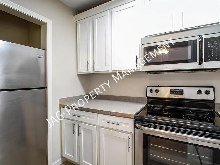 2761 Saint Johns Ave #7 — Photo 11