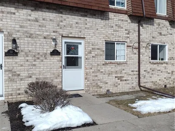 744 Fairway Dr APT 23, Wauseon, OH 43567
