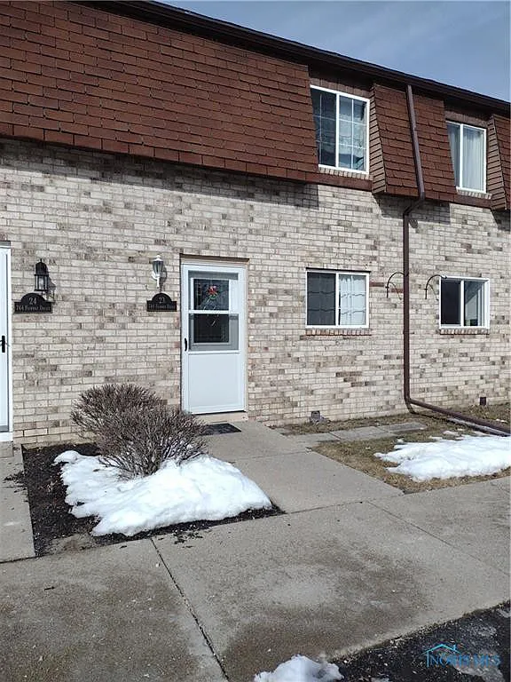 744 Fairway Dr APT 23 photo 1