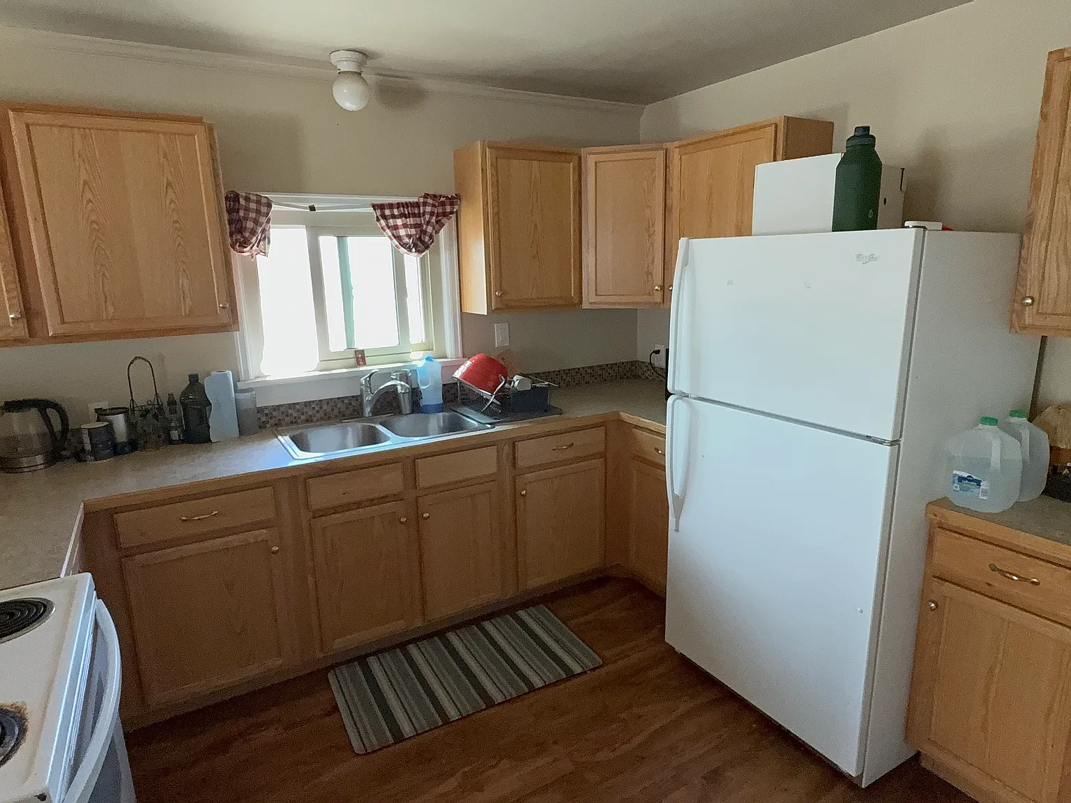 3 bed, 1000 sqft, $1,800 — Photo 1