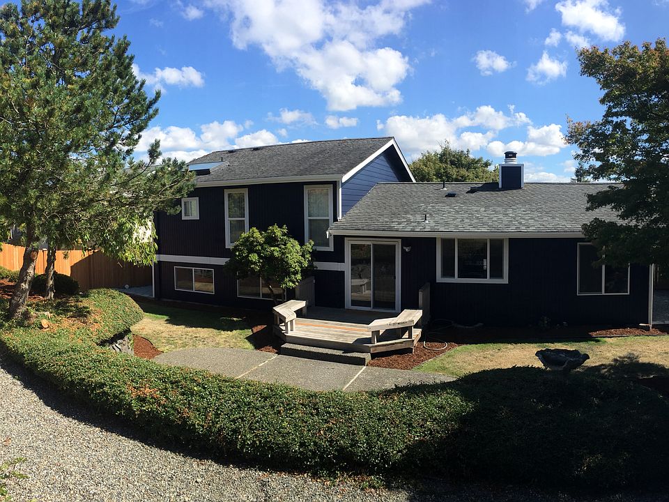 2nd image of 1761 57th St NE
