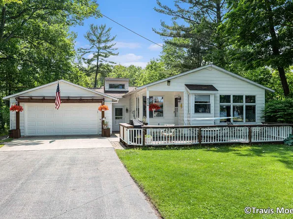 6591 Bixler Rd, Beulah, MI 49617