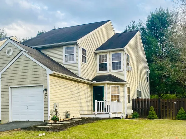 7 Danielle Ln, Coatesville, PA 19320