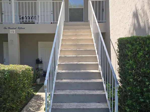 115 Picardy Villa Cir, Brandon, FL