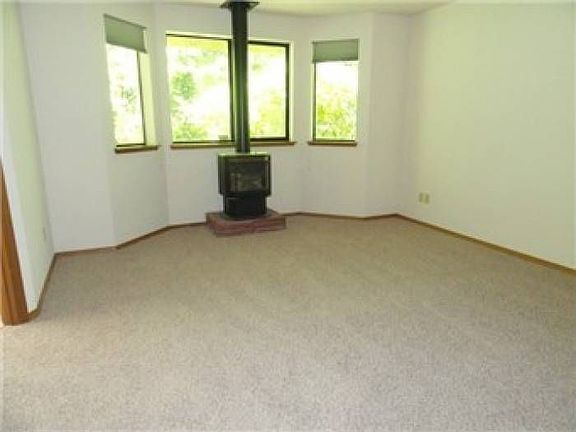5th image of 6376 Knight Dr SE