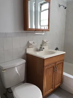 Rented by Metroline Realty | media 16