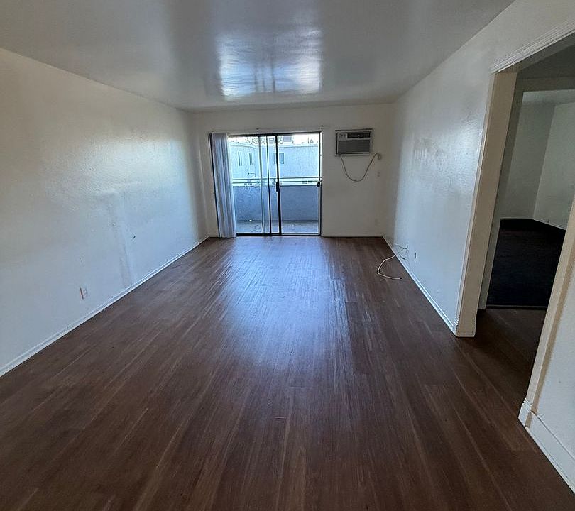 1st image of 6726 Woodley Ave APT 108