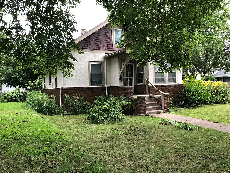 2500 Logan Ave N — Photo 2