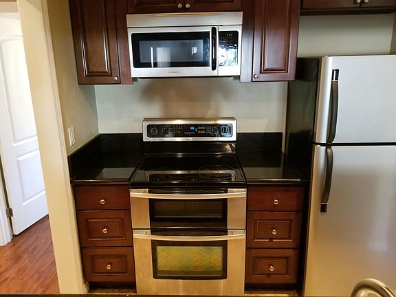 5th image of 380 E Surfside Dr