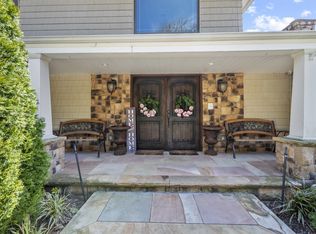 1 Pine Valley Rd, Oyster Bay, NY 11771