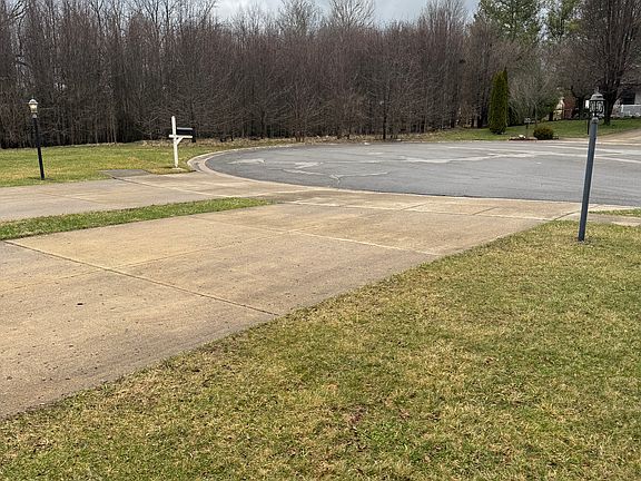 4th image of 440 Beaumont Ct #442