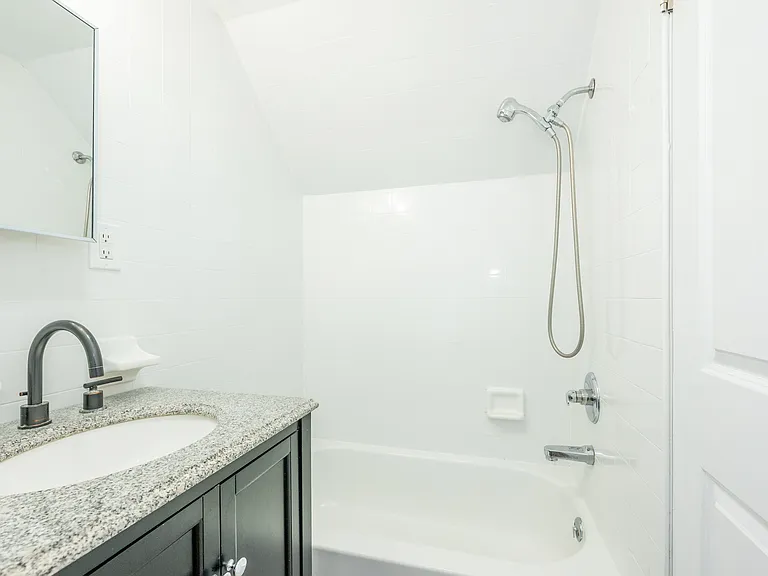 116 Lexington Ave — Photo 9