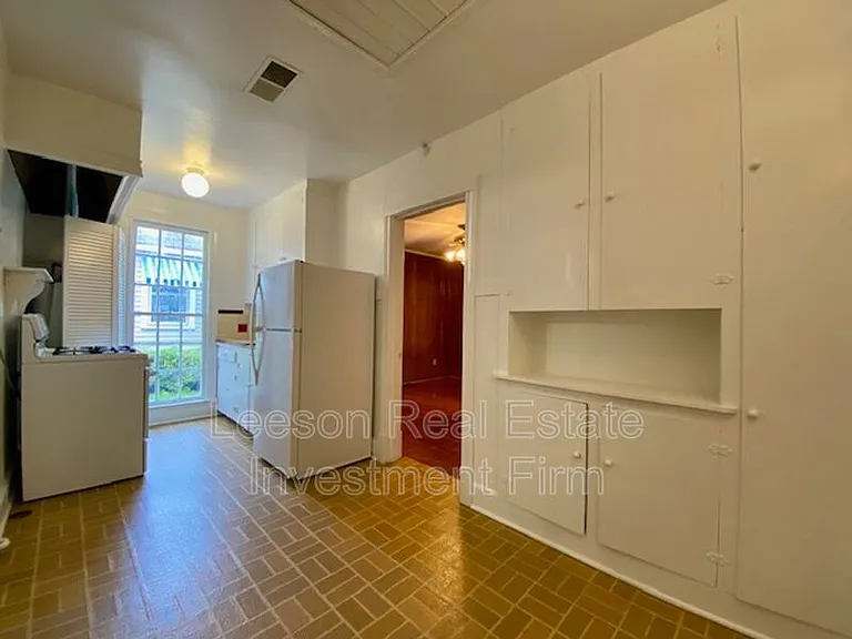 3429 Beverly Pl — Photo 5