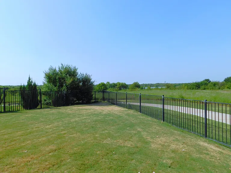 1704 Serra Dr — Photo 41