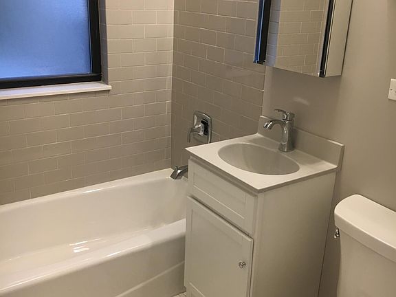 4th image of 819 W Lakeside Pl #311
