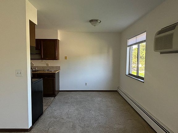 3rd image of 1125 Country Ln