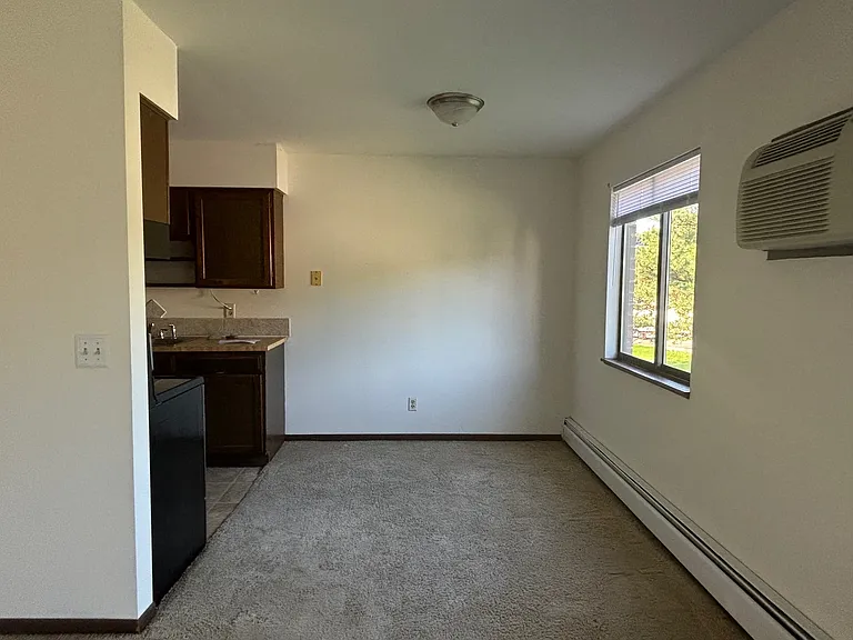 1125 Country Ln — Photo 2