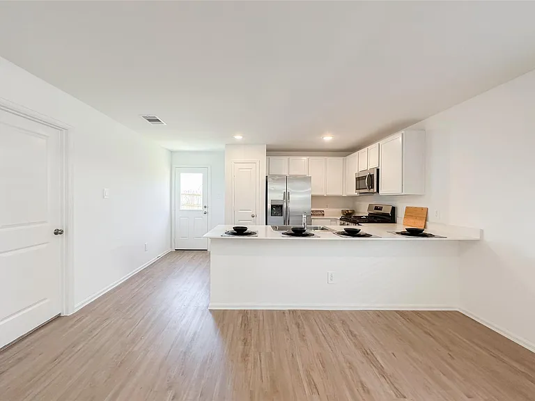 1444 Las Cuevas Dr — Photo 8