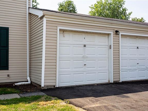 4th image of 32 Valley Forge Ln
