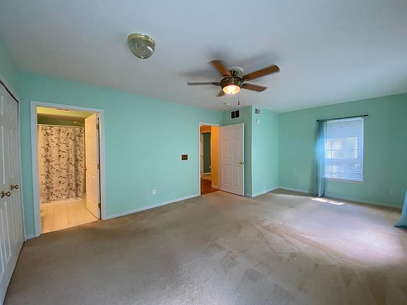 5th image of 924 Oak Brook Dr #136