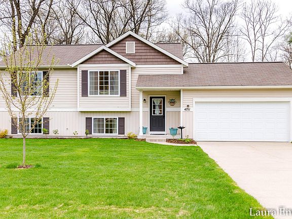 4th image of 4711 Blue Heron Dr