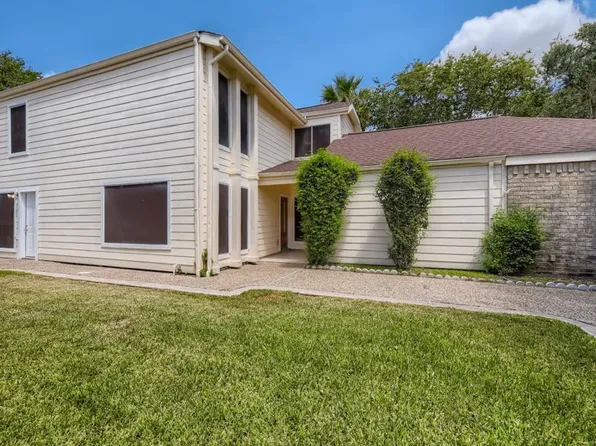 12110 Meadow Valley Ln, Meadows Place, TX 77477