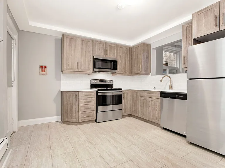338 Somerset St E — Photo 10