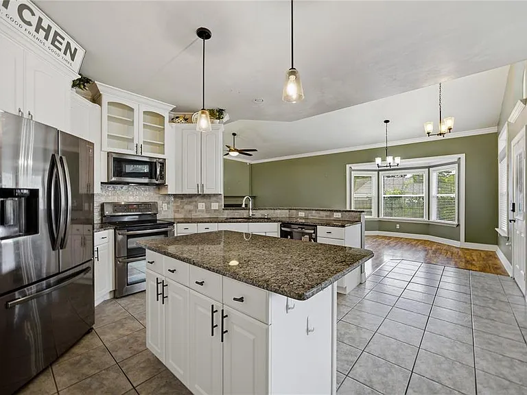 11516 NW 16th Pl — Photo 12