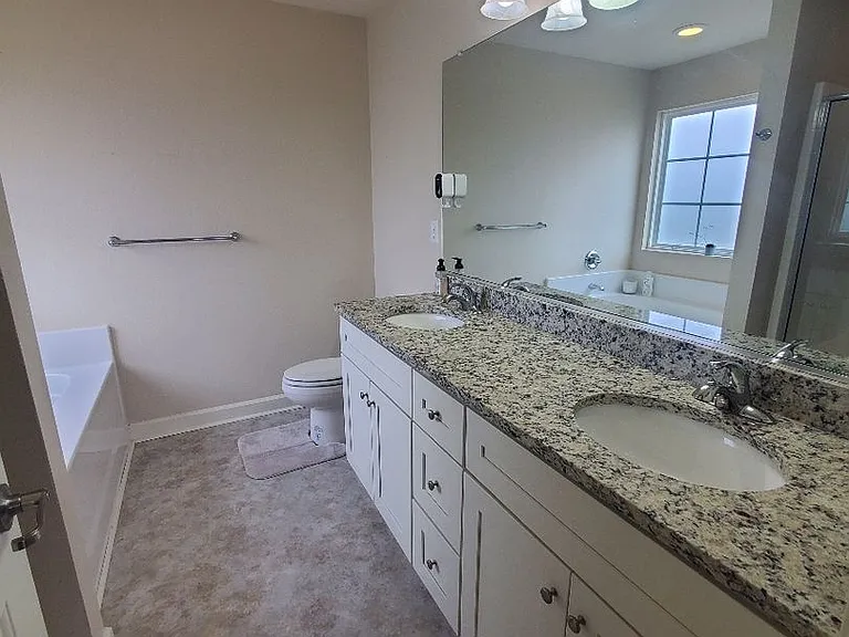 102 Stedman Ln W — Photo 13