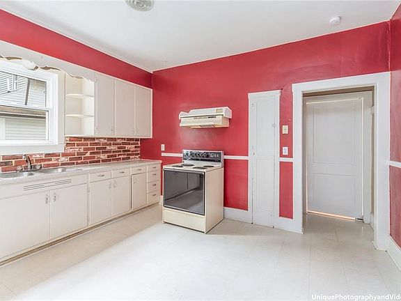 5th image of 51 Beeman St