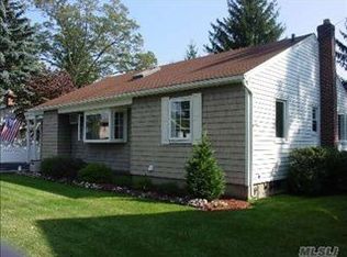 716 Bermuda Rd, West Babylon, NY 11704