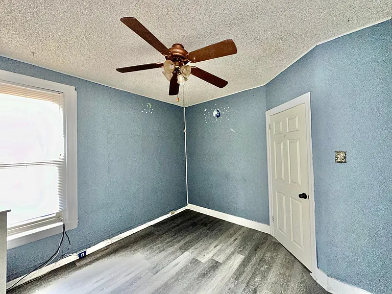 5427 Akron St — Photo 34