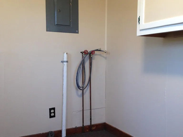 3432 Woodlawn Ave — Photo 9