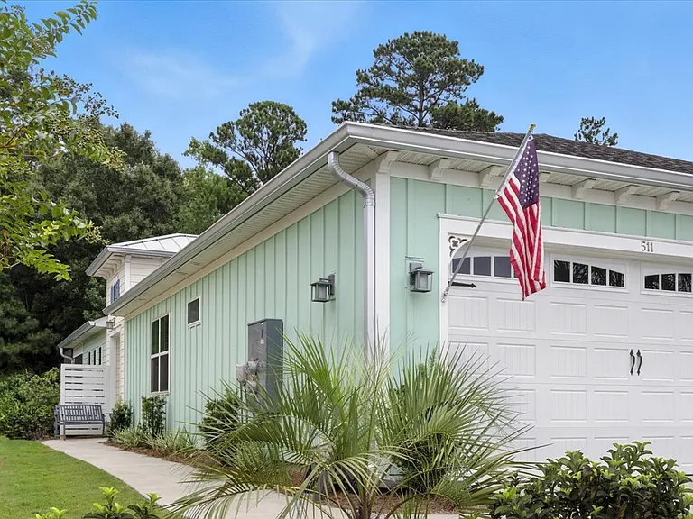 511 Landshark Blvd — Photo 2