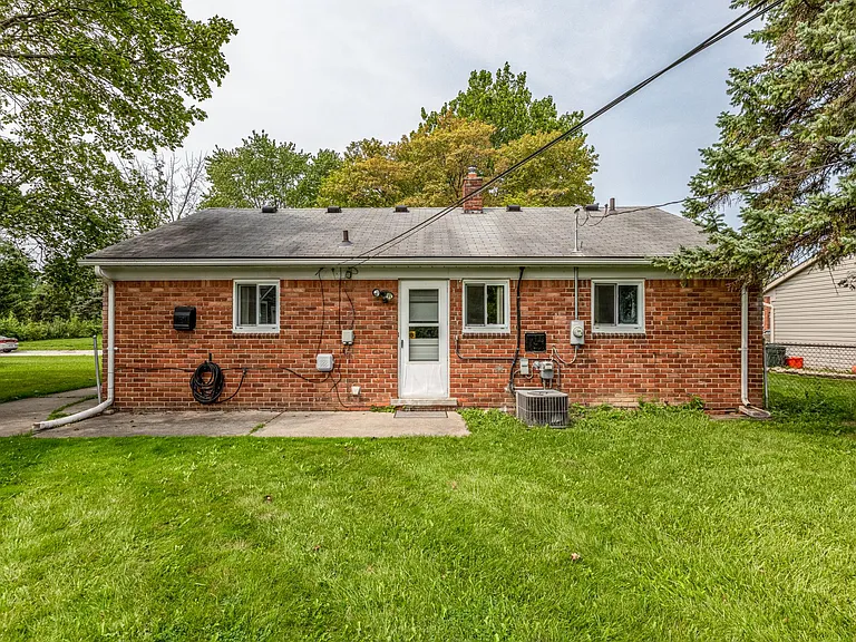 28550 Pierce St — Photo 19